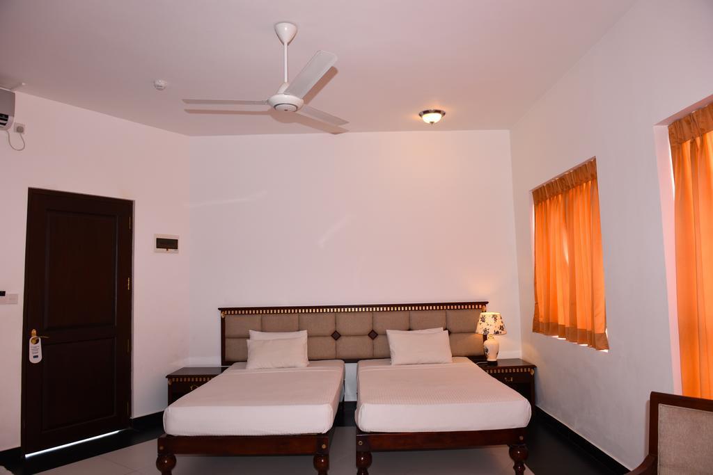 Marina Beach Passikudah Exterior photo